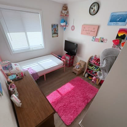 Same bedroom after Elite Cleaning organized and cleaned the room